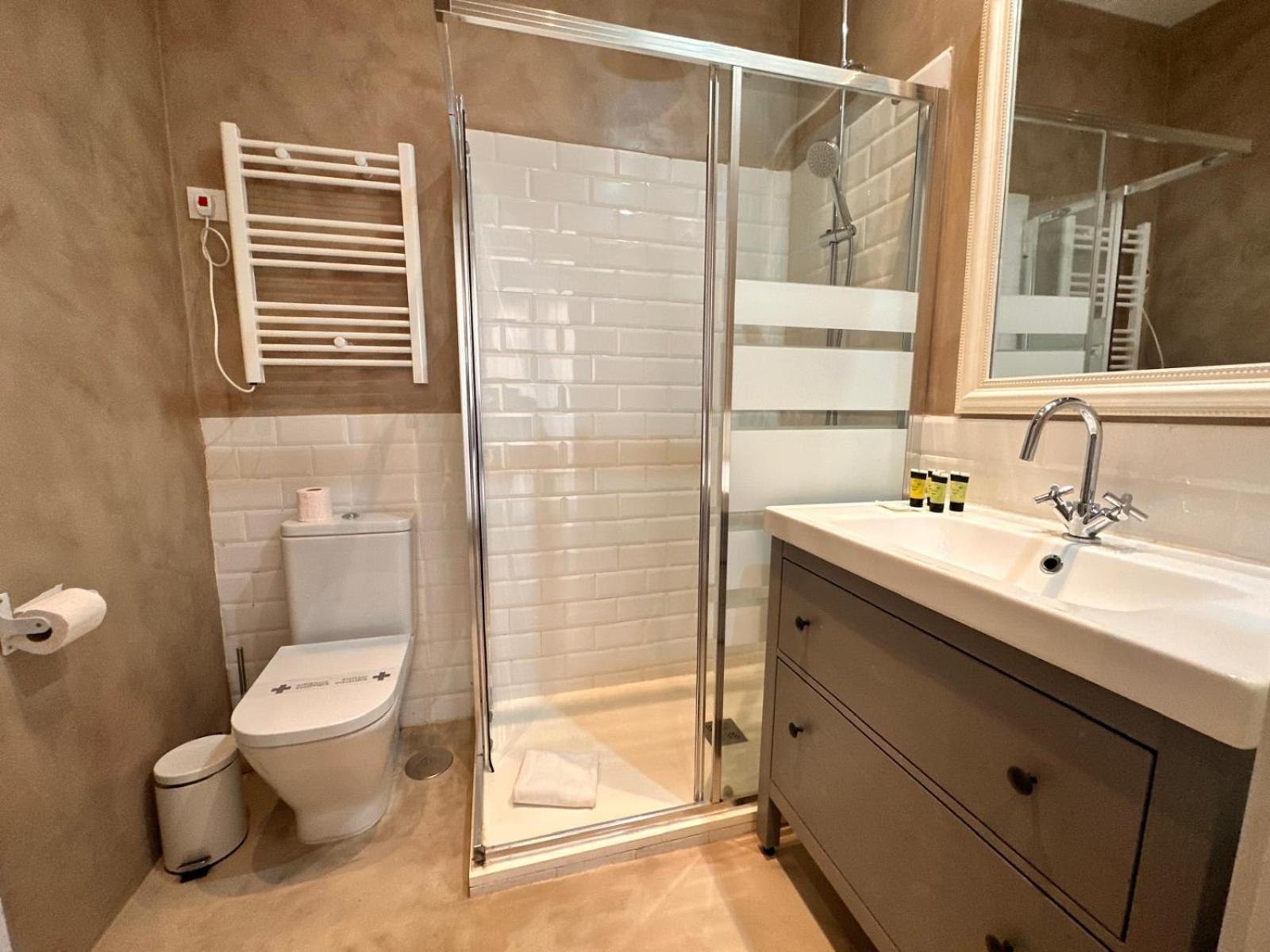 Amazing 3Bd 3Bth With 9 Balconies By Madrid4You Apartments ภายนอก รูปภาพ